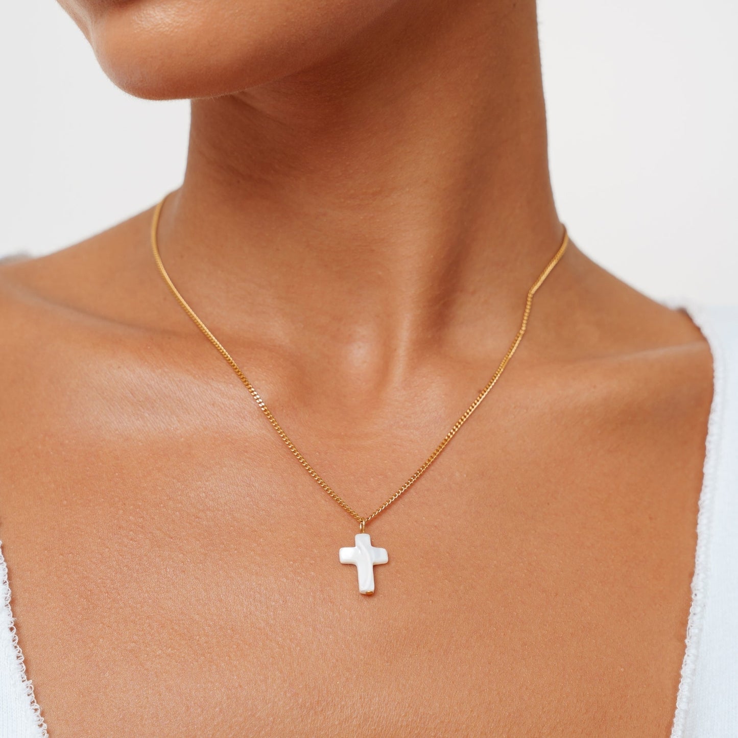Collar con Cruz de Nácar