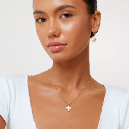 Collar con Cruz de Nácar
