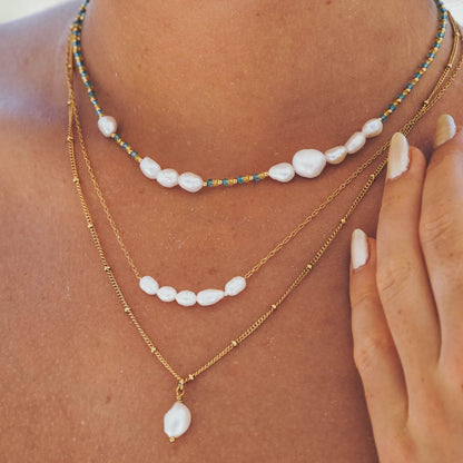 Delicado collar de perlas de agua dulce