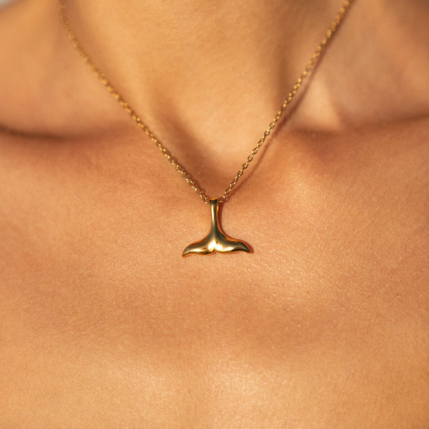 Collar de cola de ballena